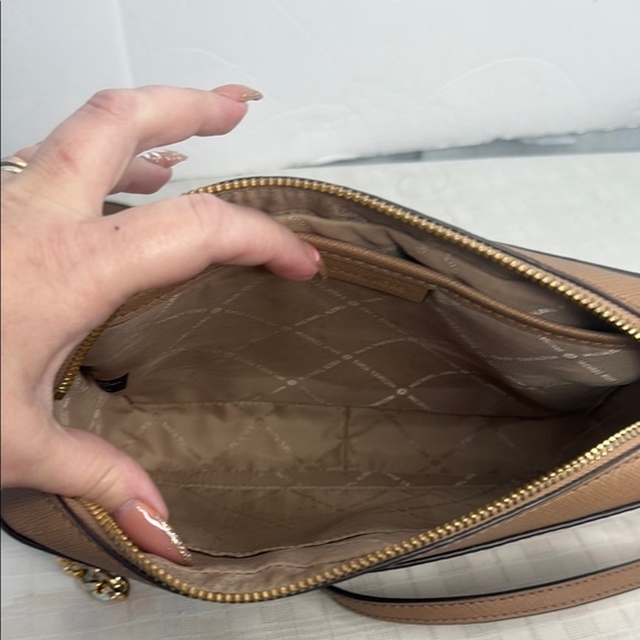 Jet Set Large Saffiano Leather Crossbody Bag - Picture 7 of 9